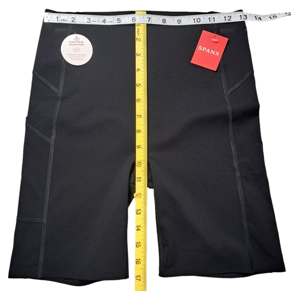 SPANX Women's Every Wear Bike Shorts With Small Pocket Very Black Size Medium - Picture 6 of 16